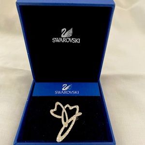 ❤️❤️REAR Swarovski pin must see!!👍🏽👍🏽